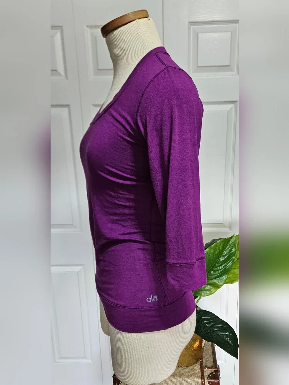 ALO Yoga Cool Fit 3/4 Sleeve Scoop Neck Activewear Shirt XS.